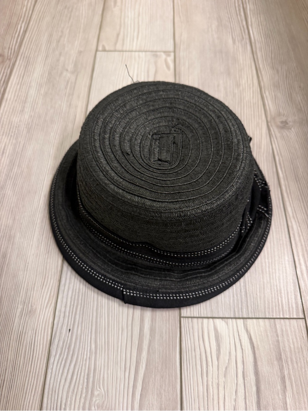 WoMen's Black Straw Bucket Hat - Classic Summer Style. New without tags.